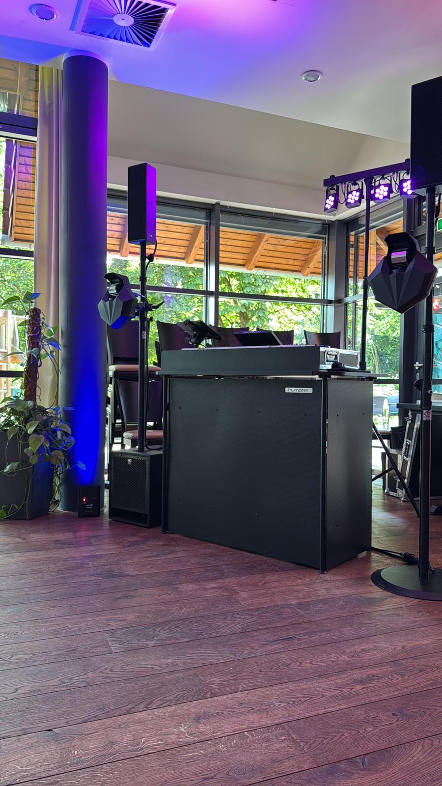 DJ-Set mit Lautsprechern zum Mieten